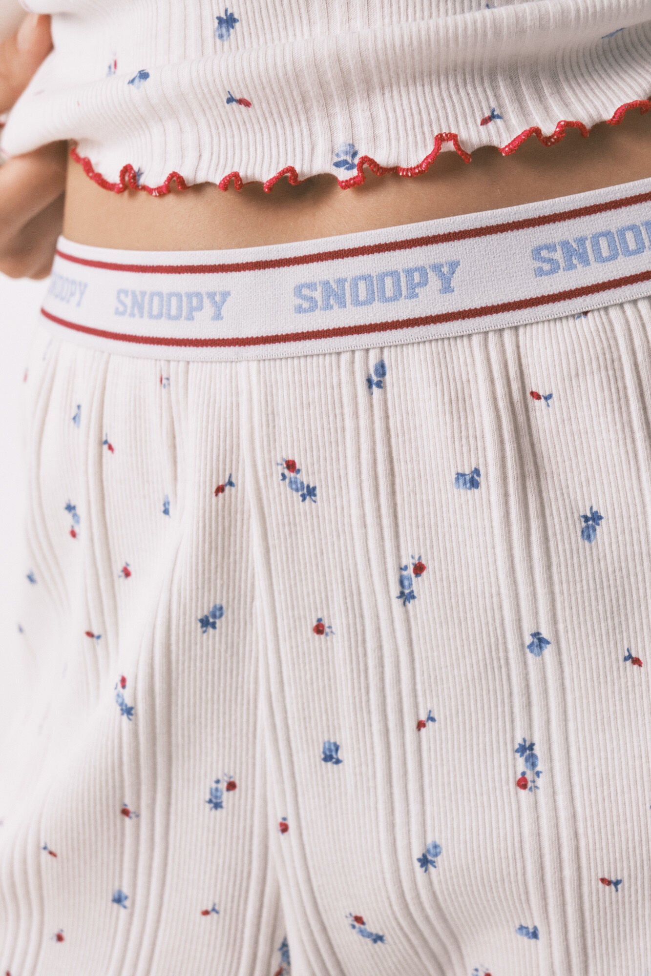 Women Secret_White Print_Long Pyjamas Snoopy White Flowers_3132124_97_04