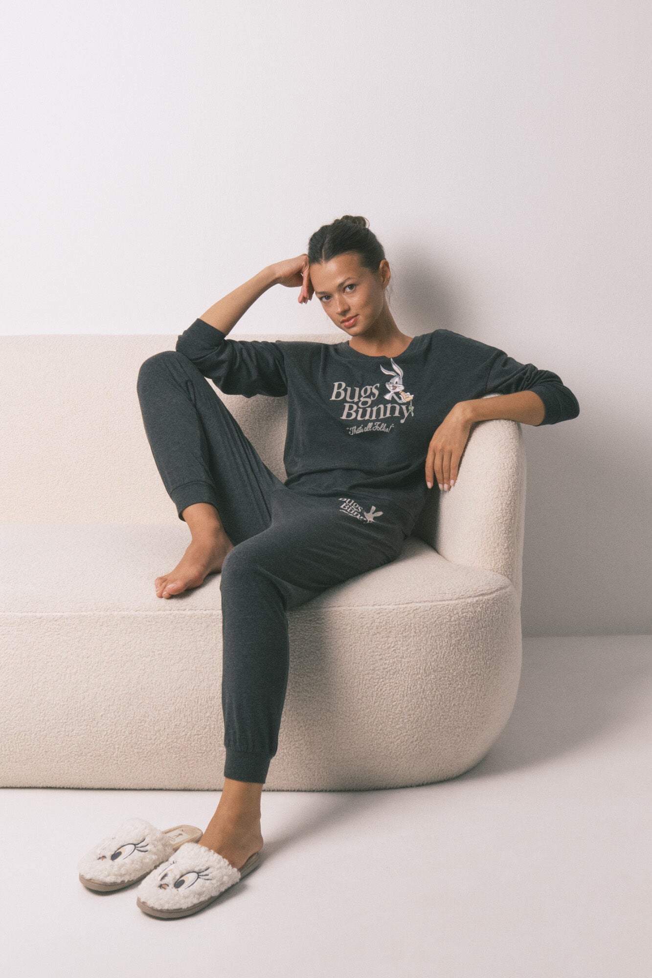 Women Secret_Light Grey_Bugs Bunny Gray Cotton Long Pyjamas_3132126_47_01