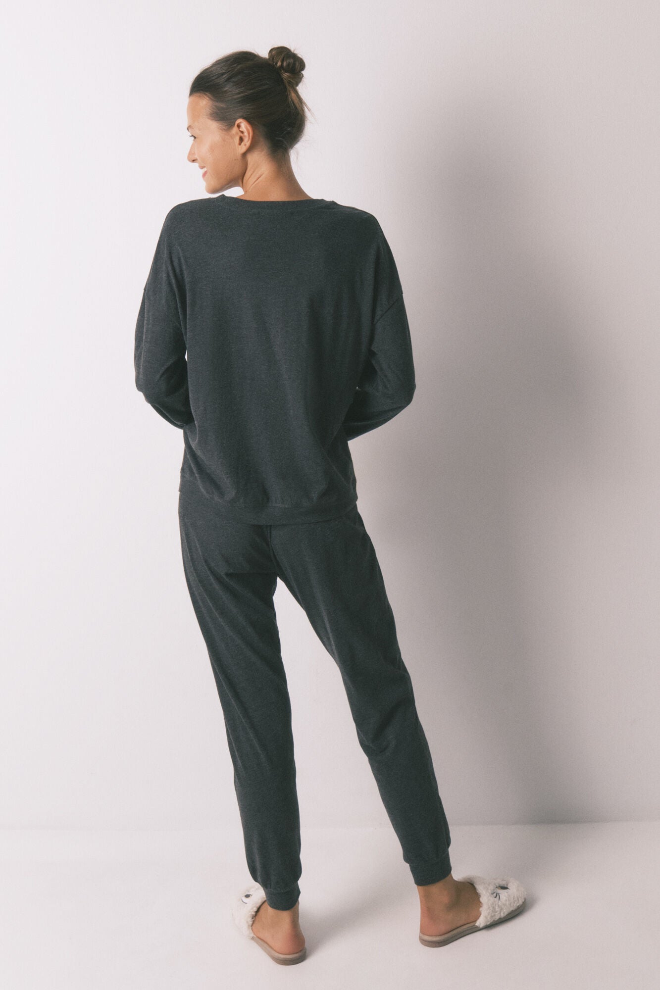 Women Secret_Light Grey_Bugs Bunny Gray Cotton Long Pyjamas_3132126_47_06