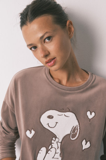 Women Secret_Tan_Long Velvet Velvet Snoopy Long Pyjamas_3132134_34_03