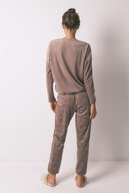 Women Secret_Tan_Long Velvet Velvet Snoopy Long Pyjamas_3132134_34_05