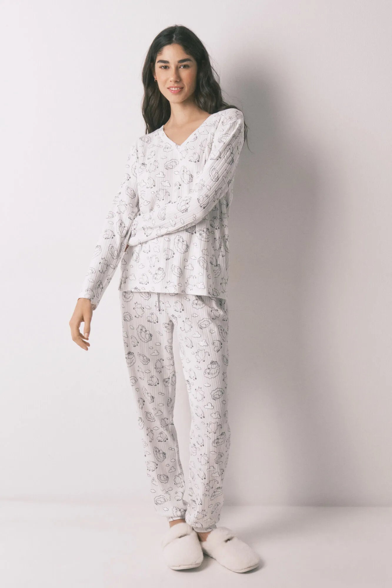 Women Secret_White_White Soft Ribbed Long Moomin Print Pyjamas_3133482_97_02