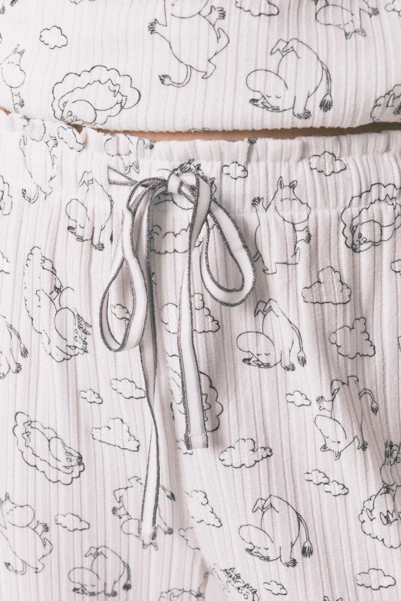 Women Secret_White Print_White Soft Ribbed Long Moomin Print Pyjamas_3133482_97_05