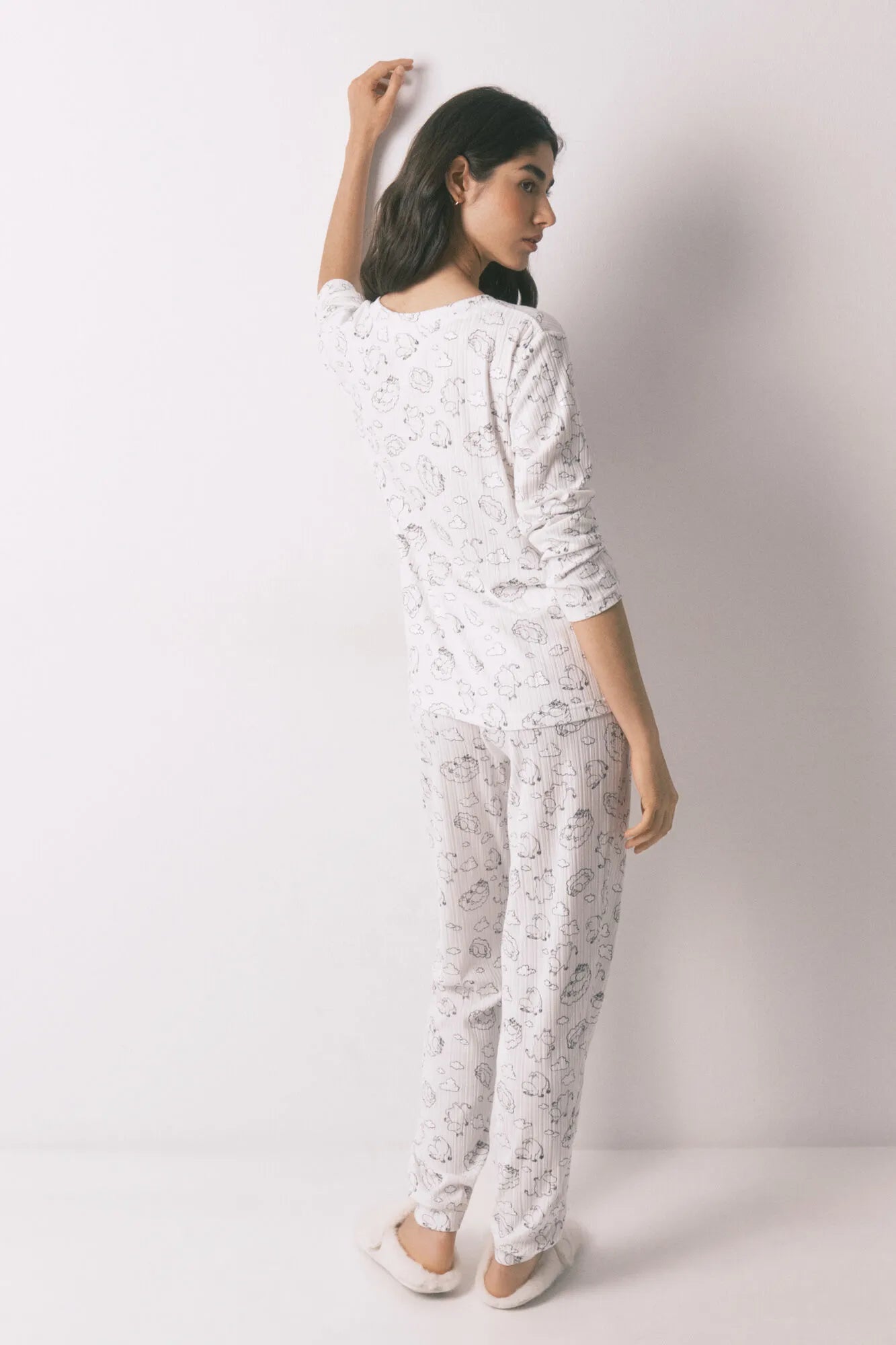 Women Secret_White Print_White Soft Ribbed Long Moomin Print Pyjamas_3133482_97_06