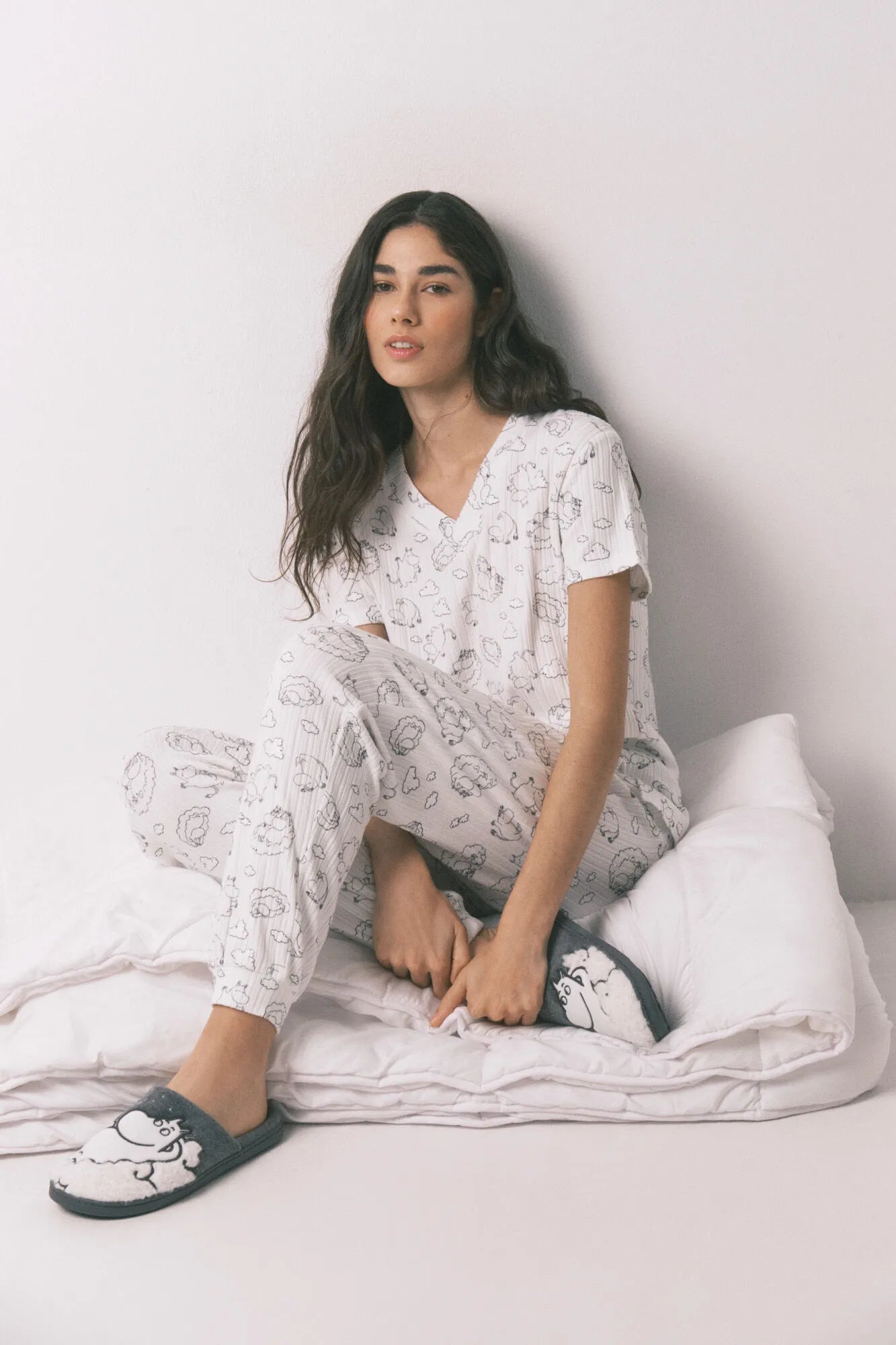 Women Secret_White Print_White Soft Ribbed Moomin Print Pyjamas_3133484_97_01