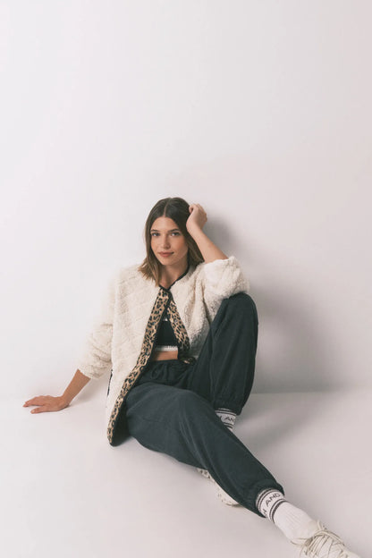 Women Secret_Beige_Short Reversible Animal Print Jacket_3142298_96_04