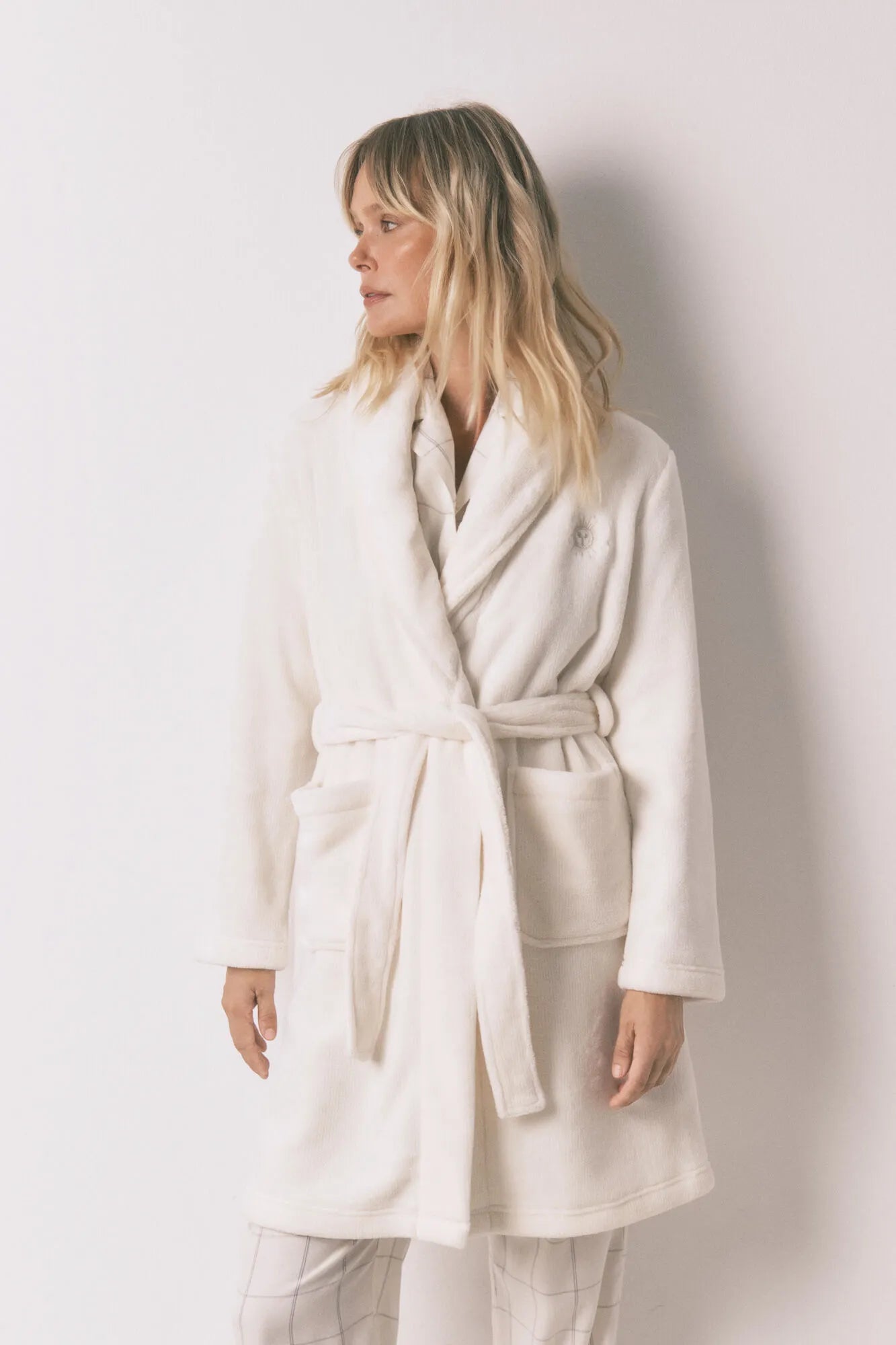 Women Secret_Ivory_White Velvety Fleece Midi Robe_3142309_96_03