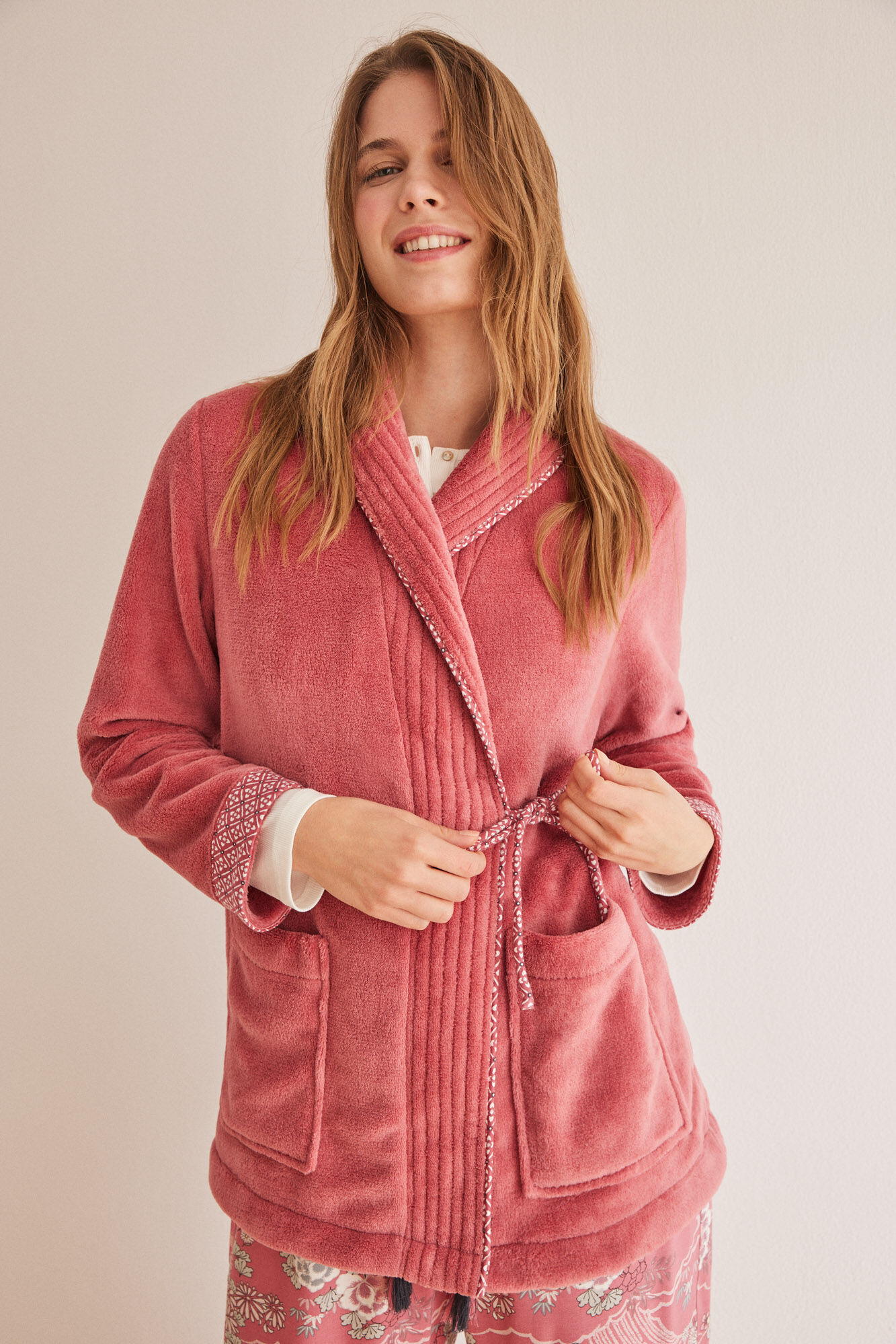 Knee-Length Robe_3147561_73_02