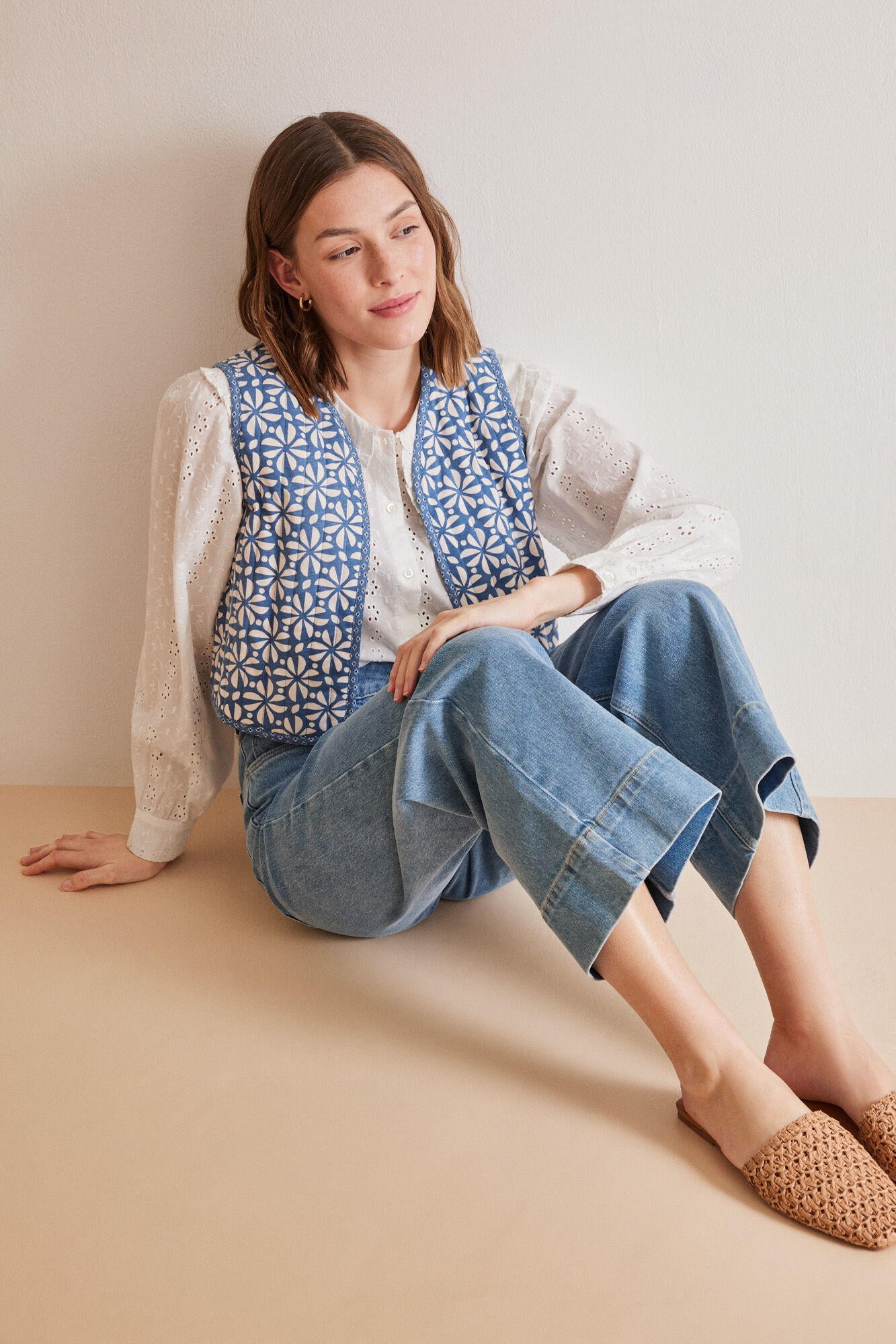 Quilted Vest With All Over Print_3147563_19_01