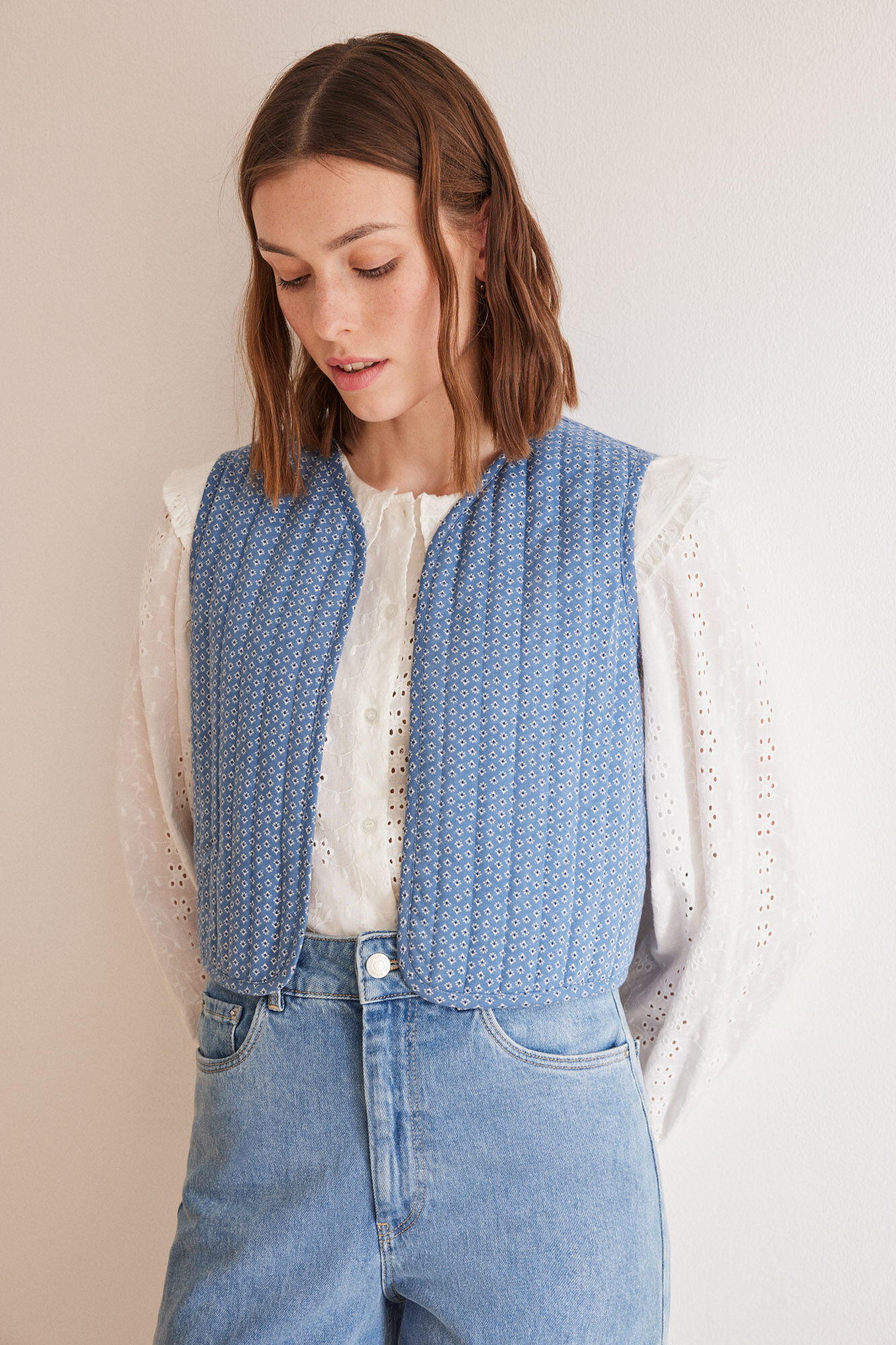 Quilted Vest With All Over Print_3147563_19_02