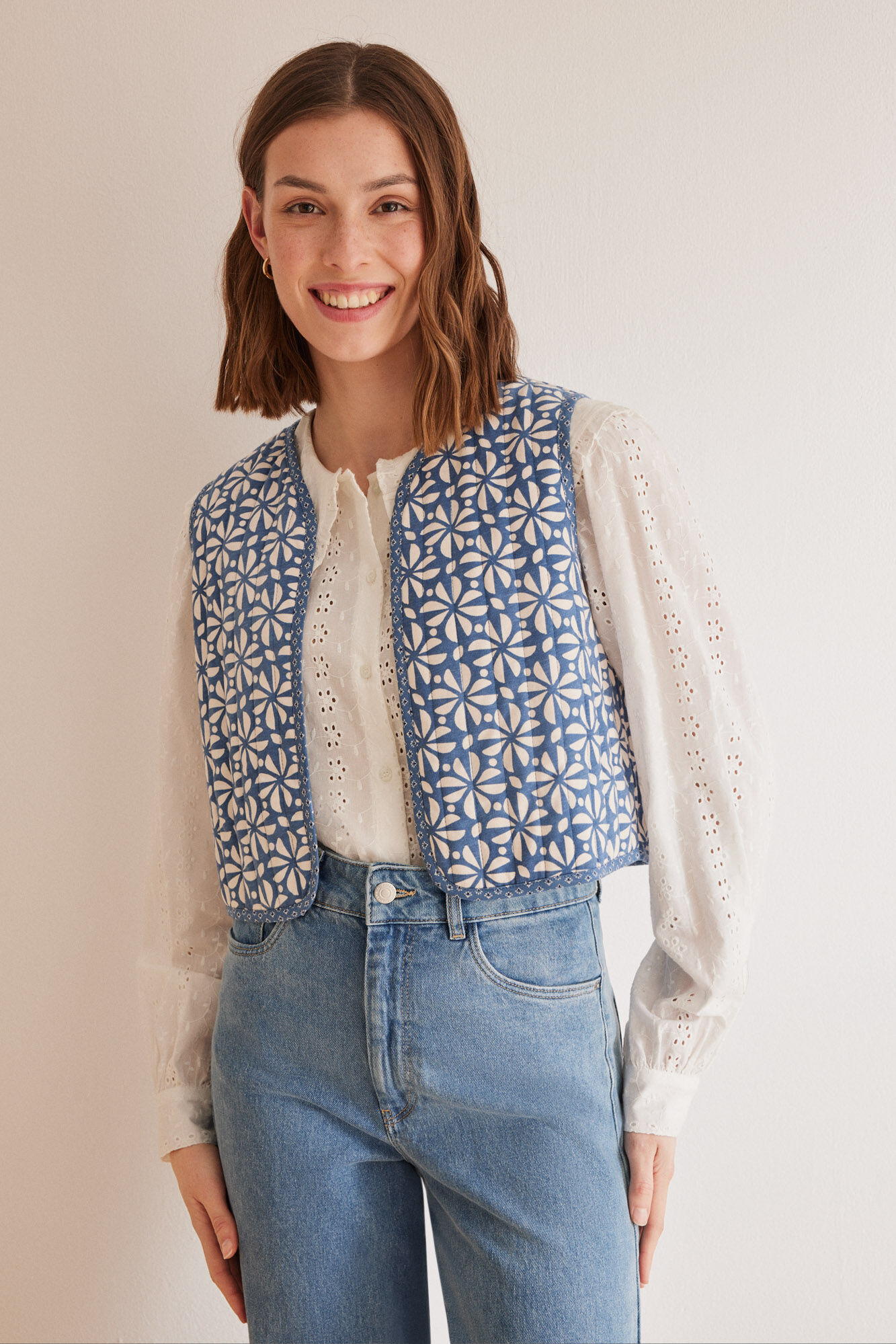 Quilted Vest With All Over Print_3147563_19_04