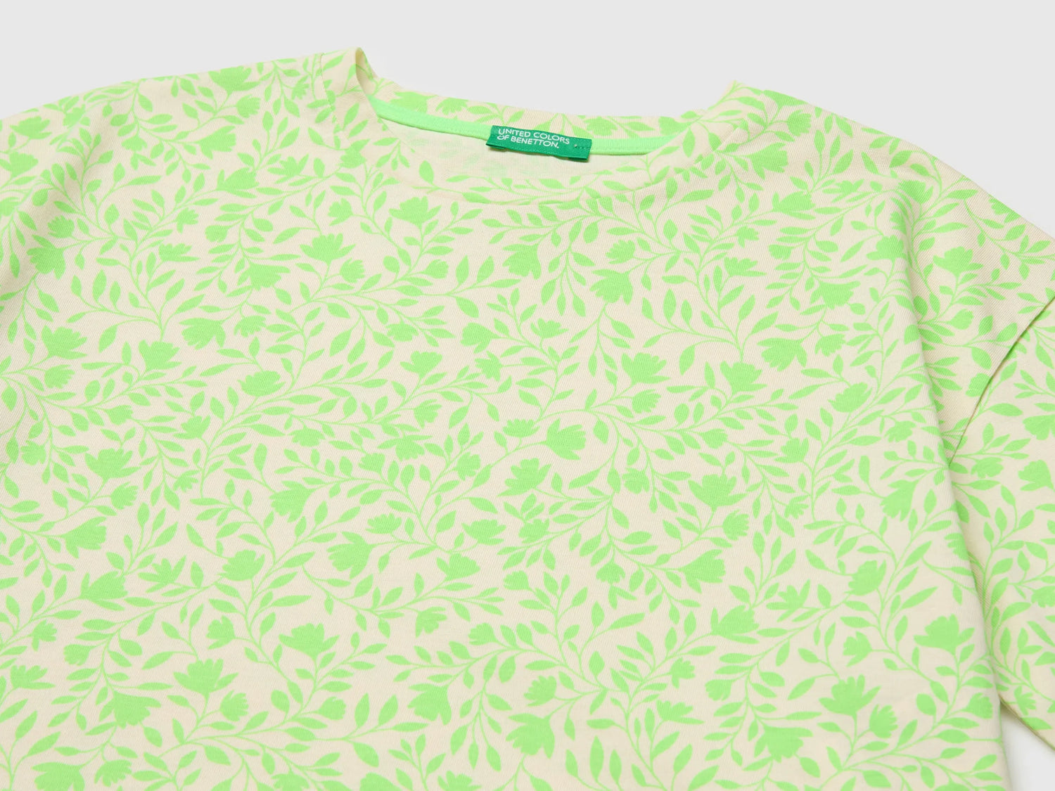 Benetton Green Girls Printed Cropped T-Shirt SKU: 31M0C10TW_72V Image 03
