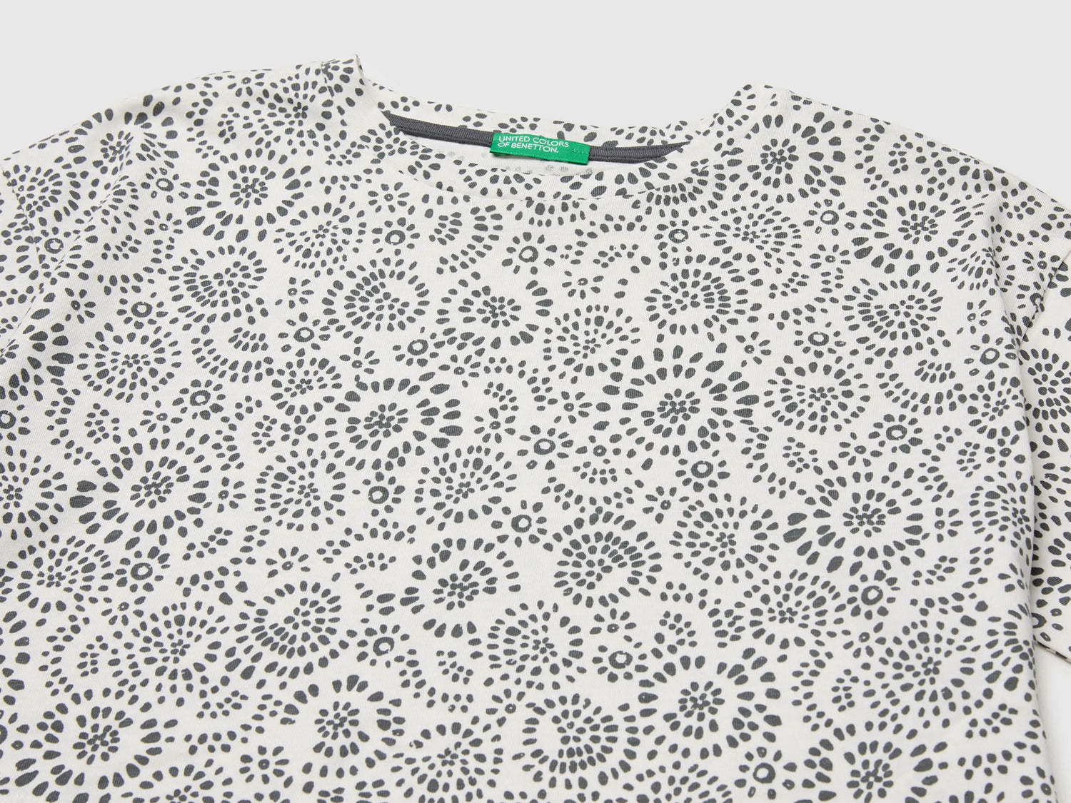 Benetton Multi-Color Girls Printed Cropped T-Shirt SKU: 31M0C10TW_72W Image 03