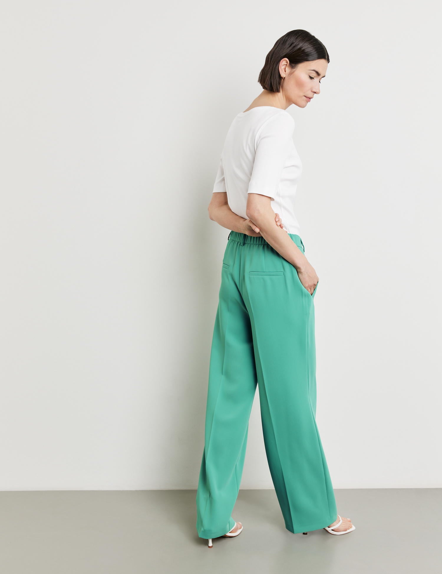Wide-Leg Trousers With Pintucks_320011-31263_50946_06