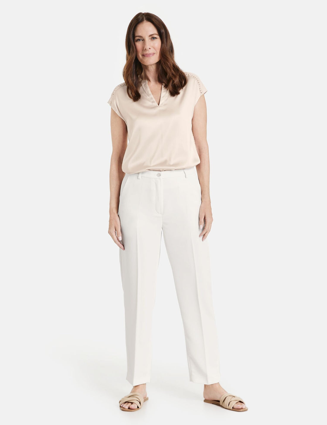 Elegant Trousers With Pressed Pleats_320026-31278_99700_01