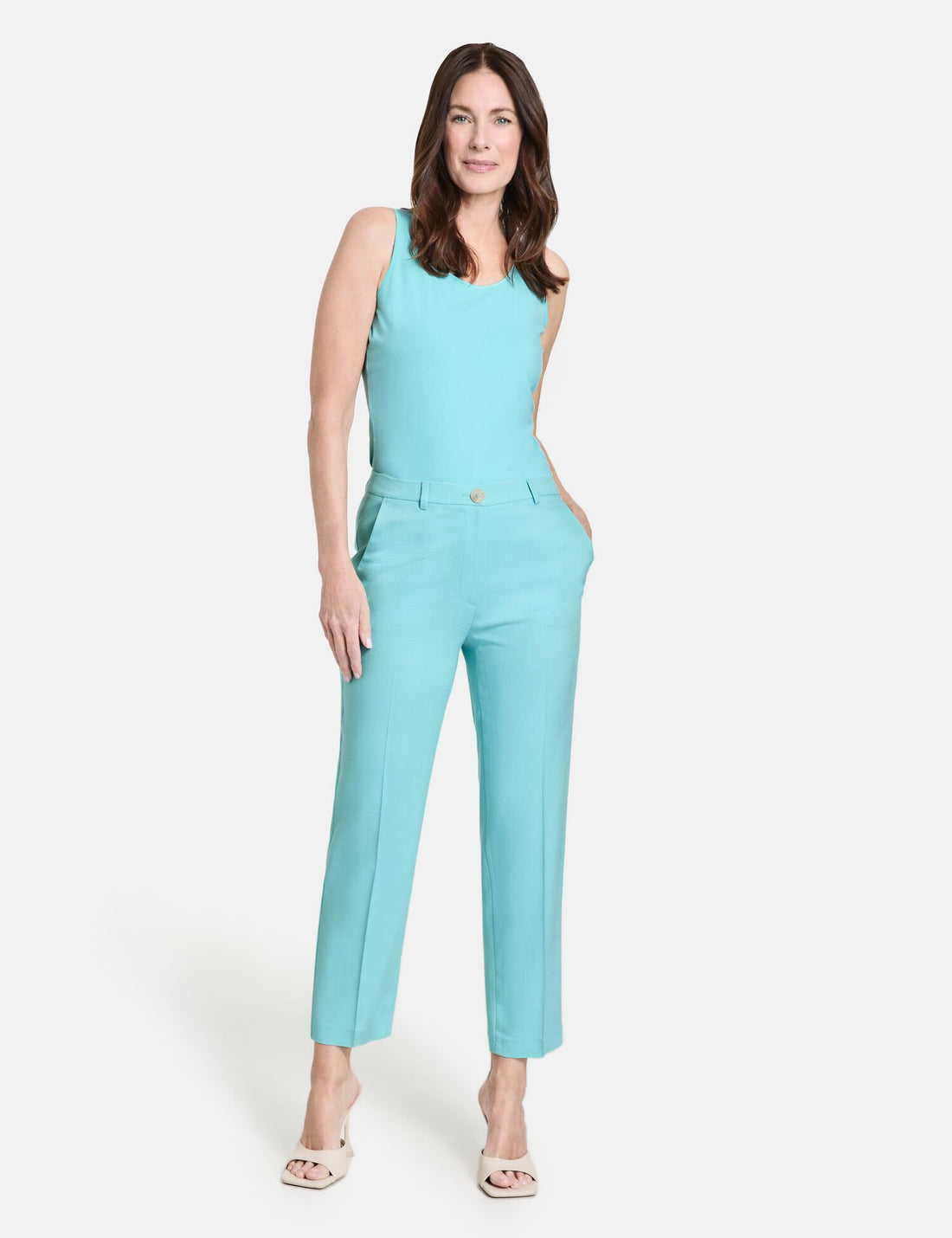 Simple 7/8-Length Trousers With Pressed Pleats_320044-31279_80367_01