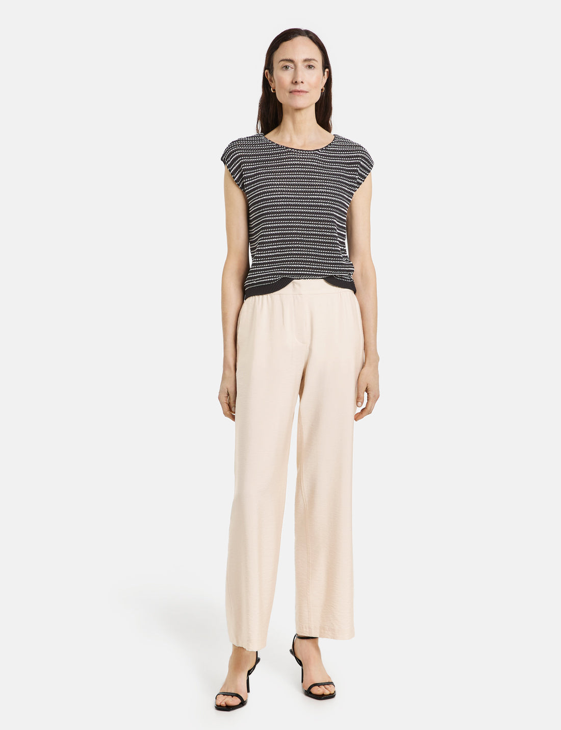 Flowing Trousers With A Stretch Waistband_320047-31354_90138_01