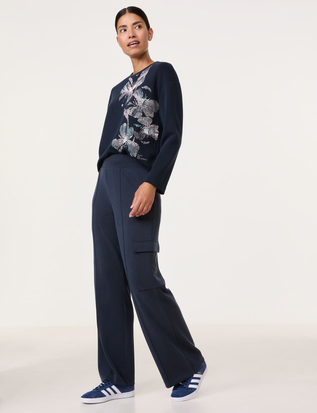 Sand-Washed Pull-On Trousers with A Cargo Pocket_322190-44020_80890_01