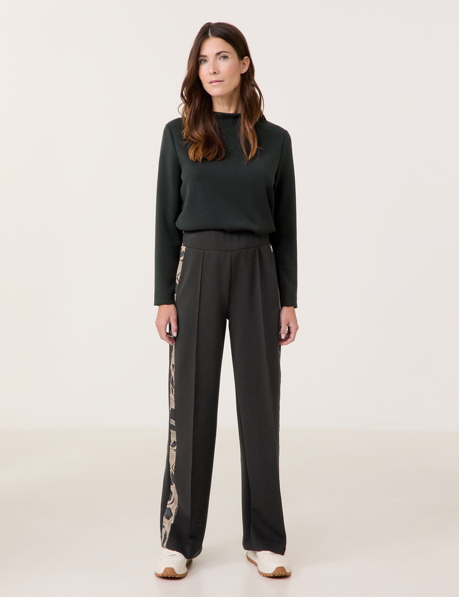 Wide Slip-On Trousers Made Of Sand-Washed Fabric_322193-44020_11000_01