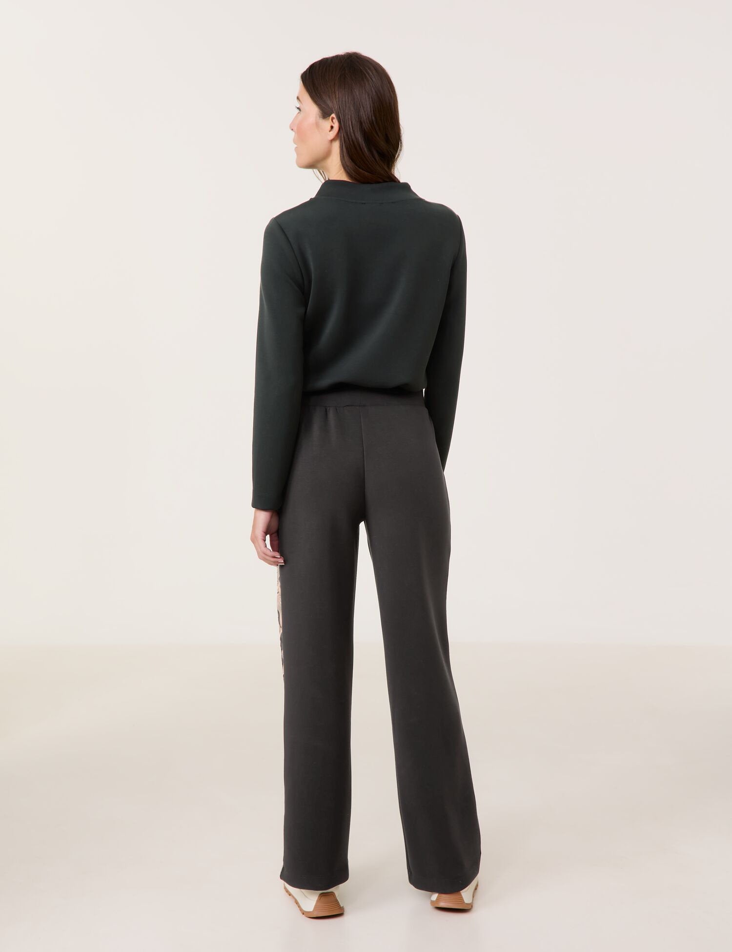 Wide Slip-On Trousers Made Of Sand-Washed Fabric_322193-44020_11000_06