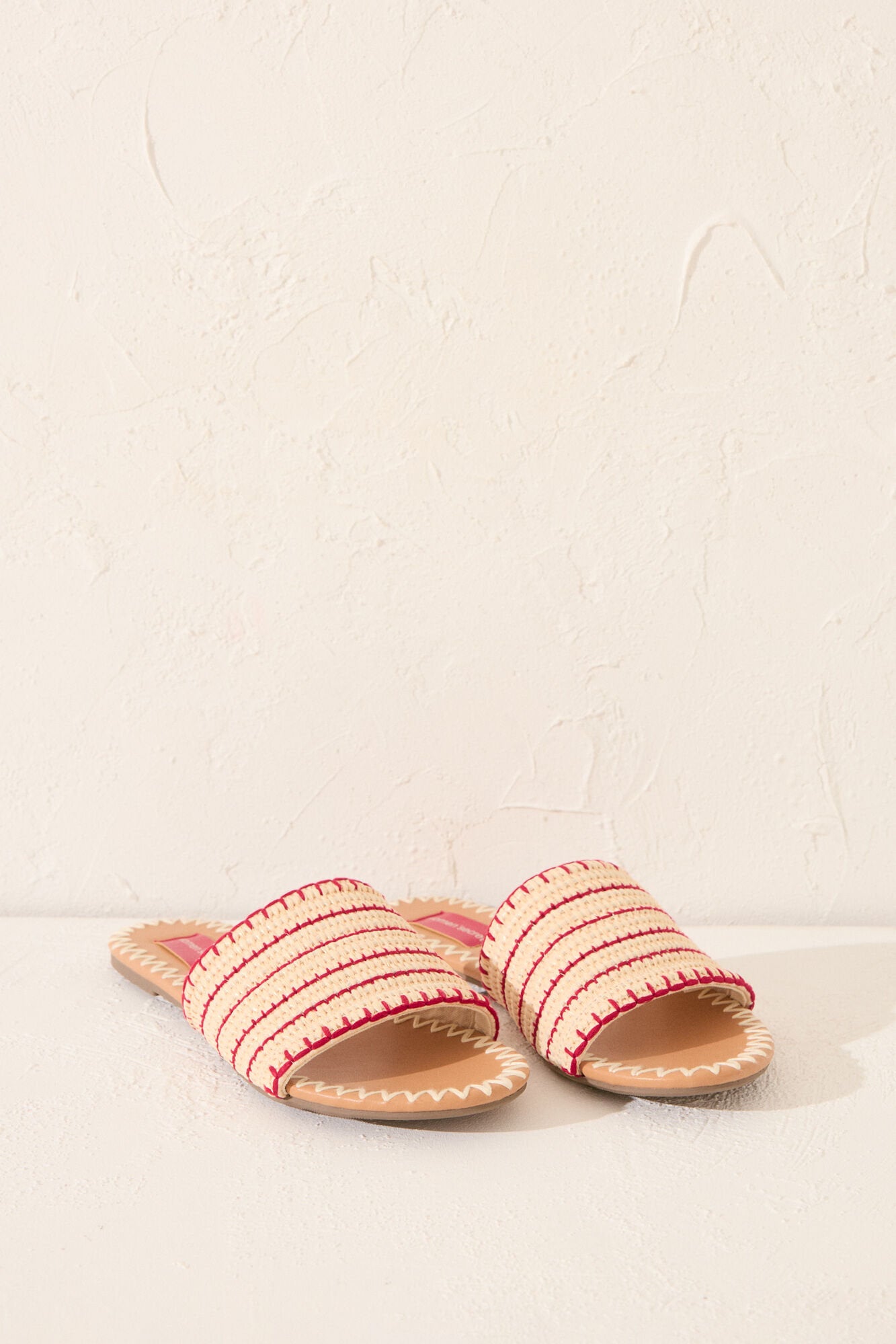 Women Secret_Flat Sandals with Raffia Upper_3229067_38_01