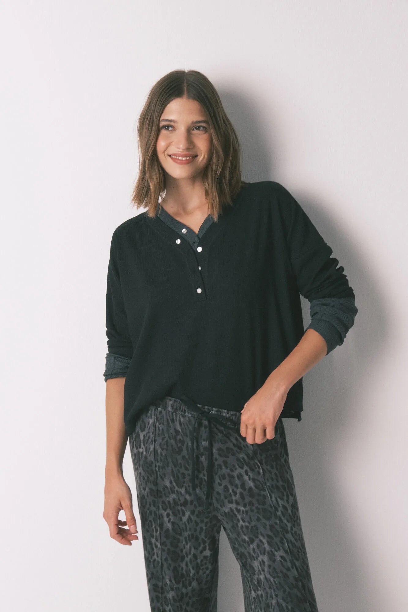 Women Secret_Black_Black Waffle Long Sleeve T-Shirt_3272292_01_03