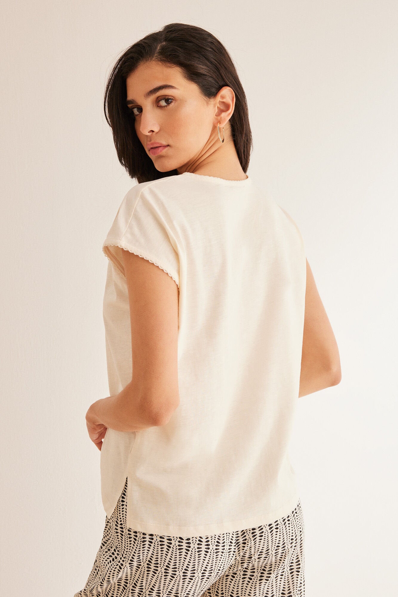 Ivory Short Sleeves T Shirt_3277315_96_04