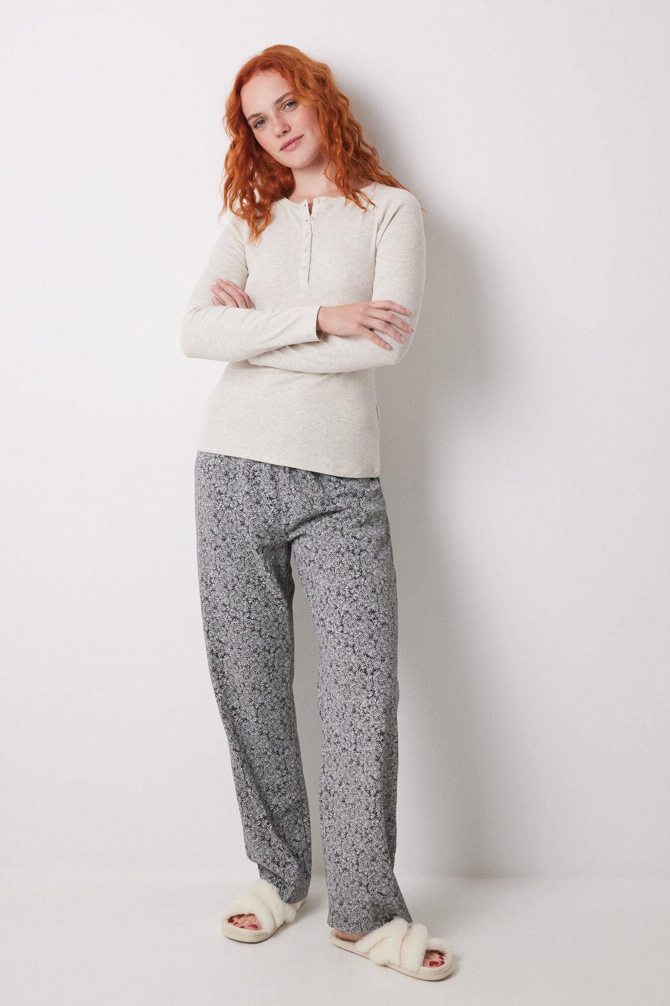 Women Secret_Long Sleeve Ribbed T-Shirt in Sand_3279679_37_01