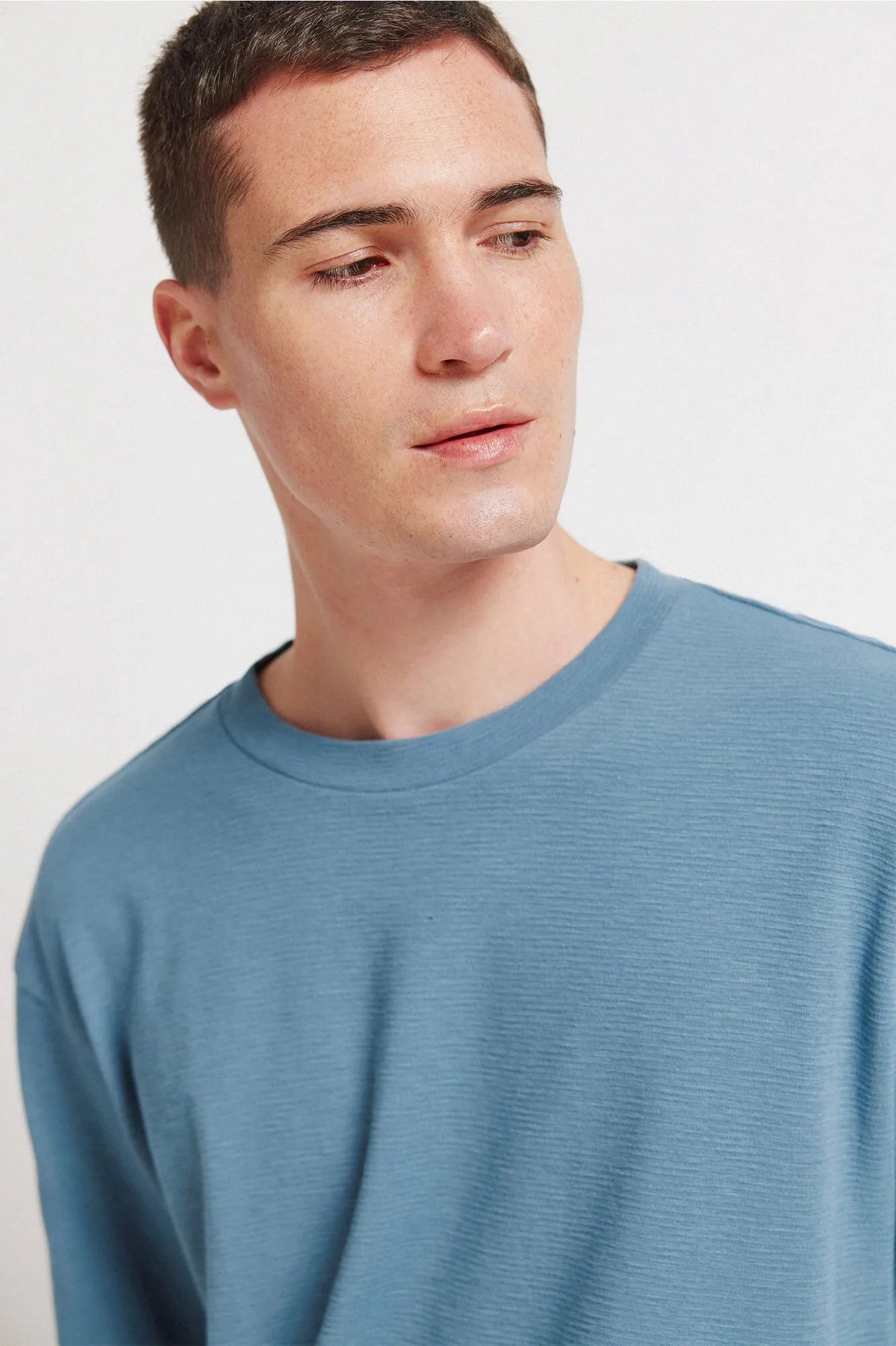 Springfield Blue Men Textured T-Shirt SKU: 3283428_18 Image 03