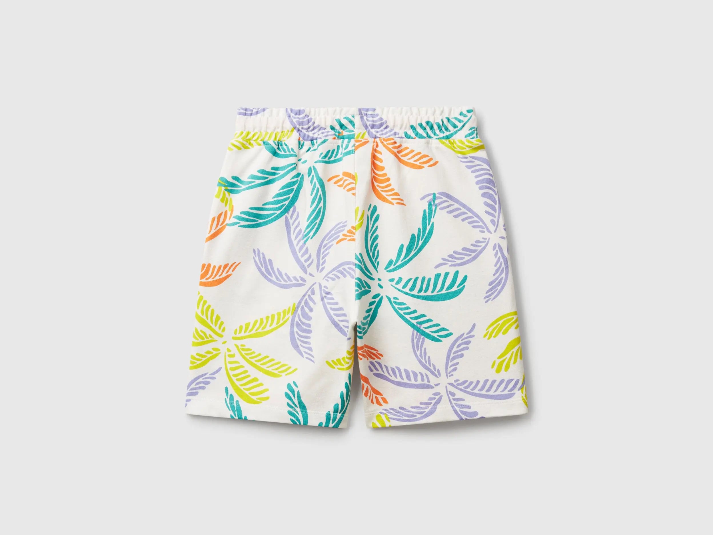 Benetton_Bermudas with Tropical Print_32IEC903E_75E_02