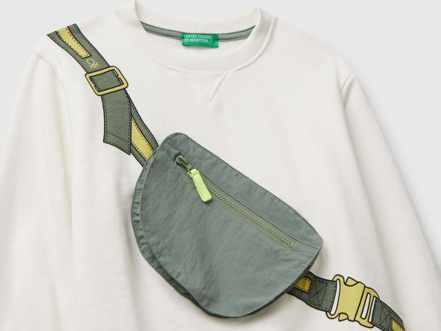 Benetton_Creamy White_Sweatshirt with Kangaroo Pocket_32N4G10KO_074_03