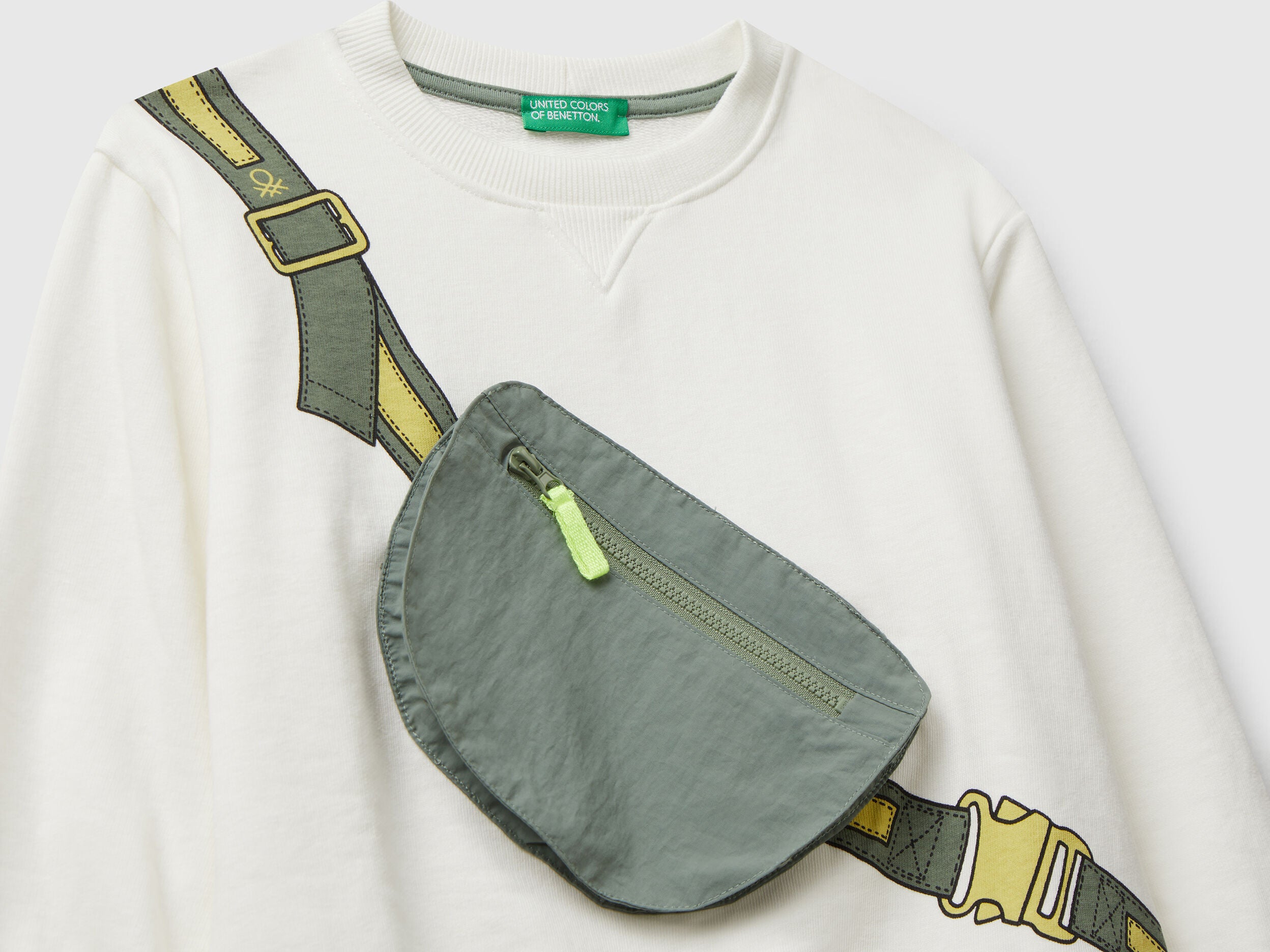 Benetton_Creamy White_Sweatshirt with Kangaroo Pocket_32N4G10KO_074_03