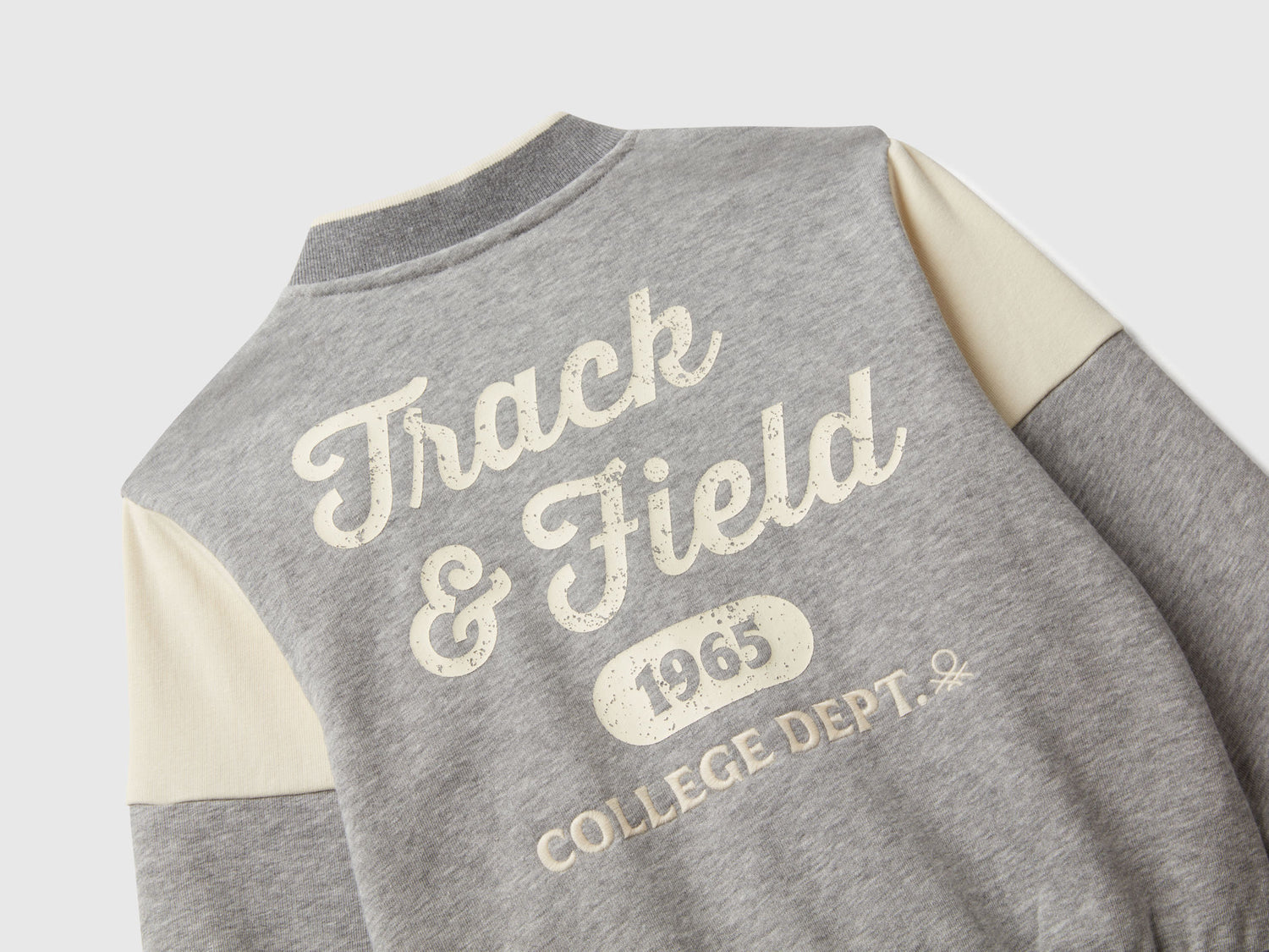 Benetton_Light Gray_Bomber Jacket in Sweat Fabric with Print and Embroidery_32N4G503Z_501_03