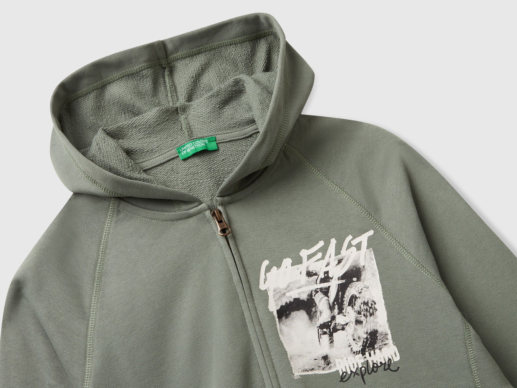 Benetton_Light Green_Sweatshirt with Prints_33NVC505A_075_02