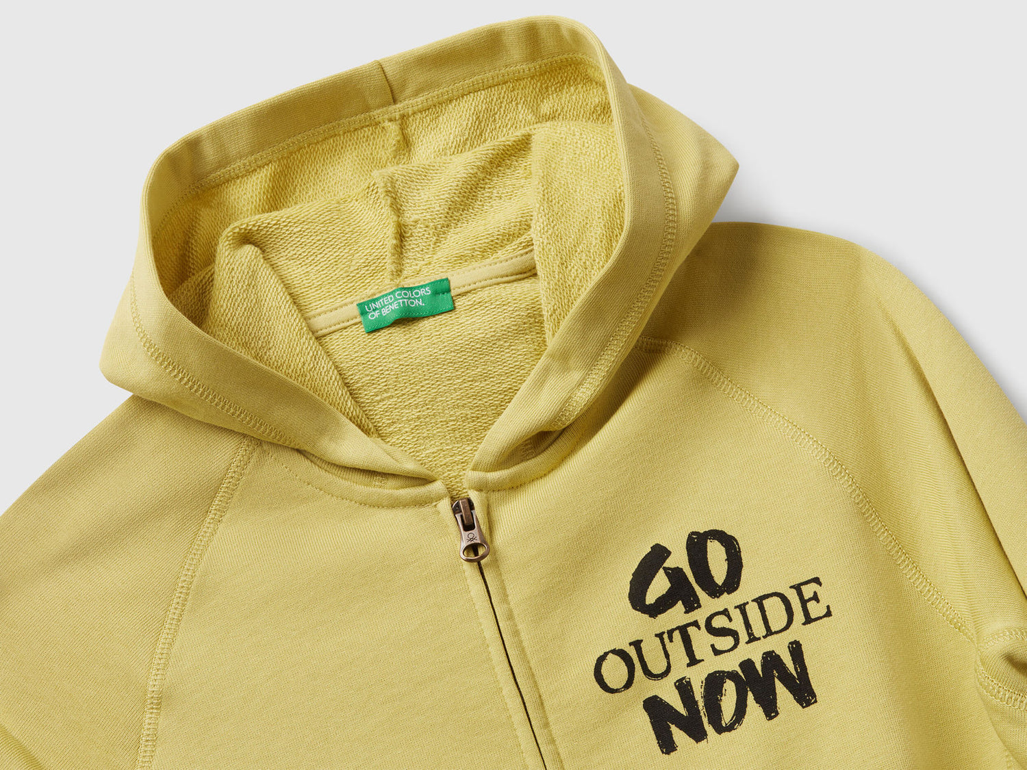 Benetton_Yellow_Sweatshirt with Prints_33NVC505A_0Y6_03