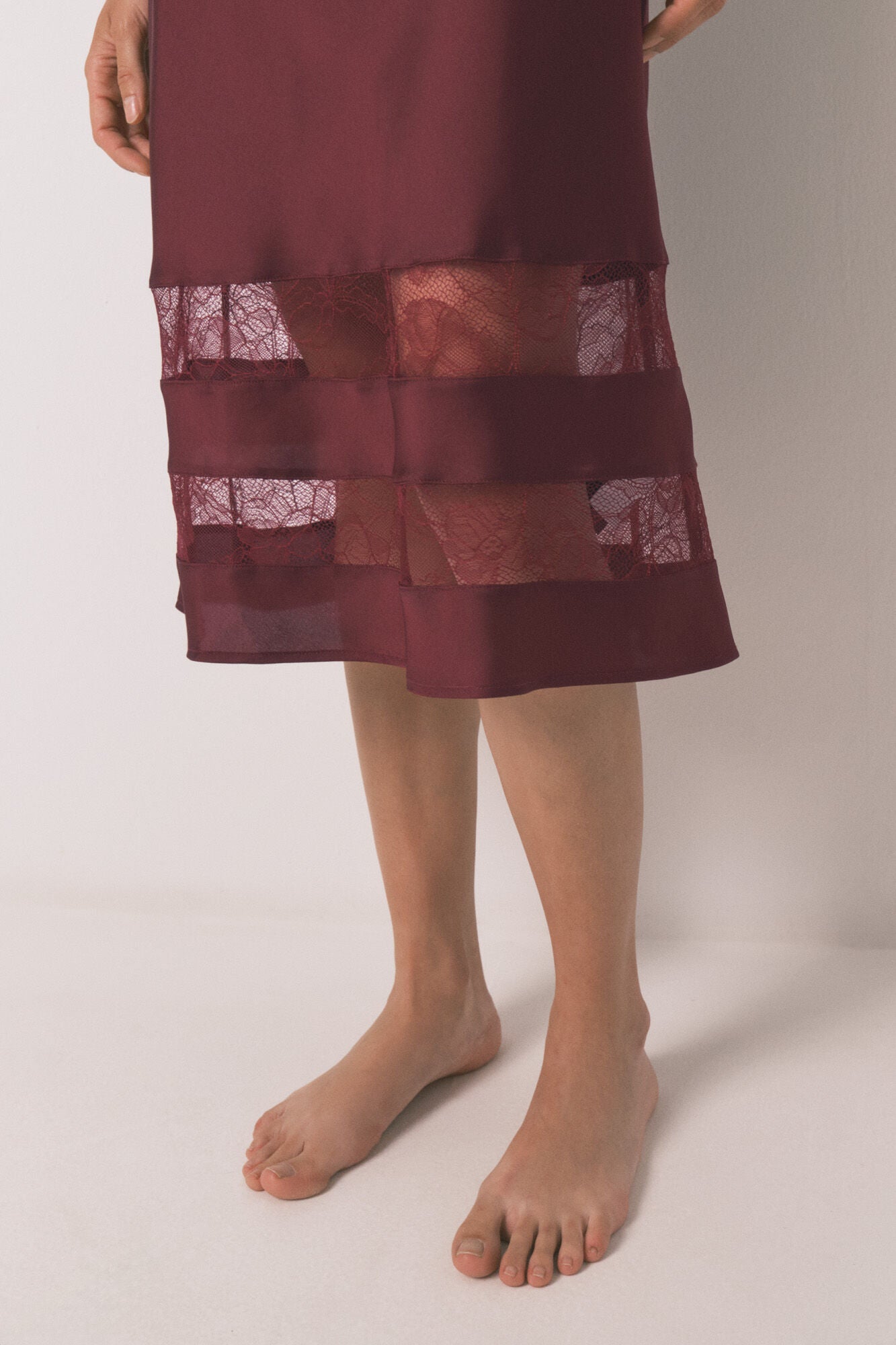 Women Secret_Red_Long Nightgown Wine Lace Nightgown_3412908_68_05