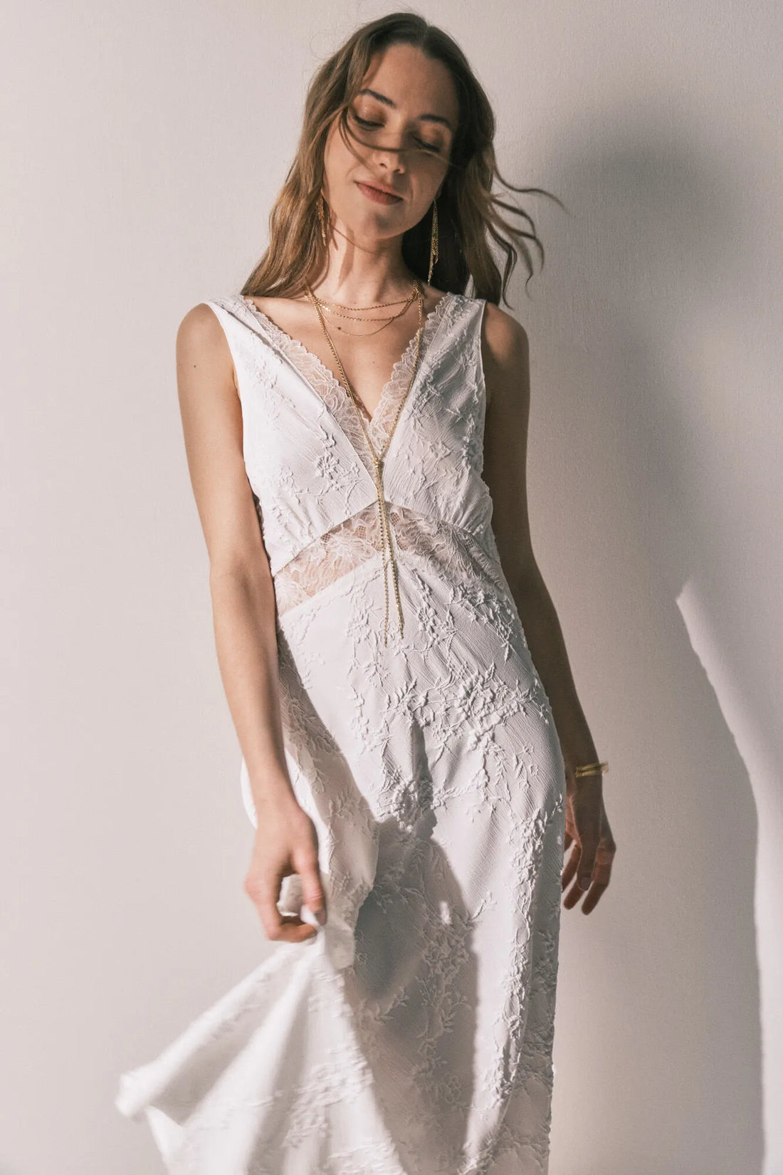 Women Secret_Ivory_Long Satin Jacquard Nightdress in White_3413703_96_02