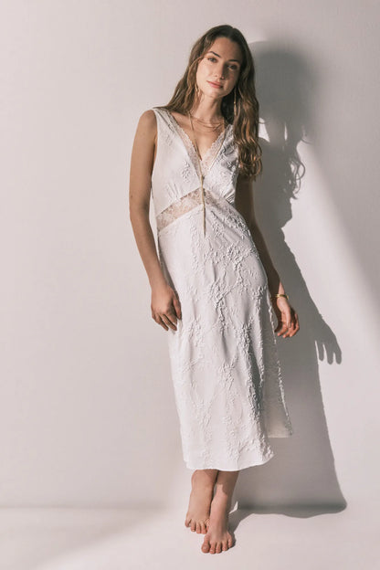 Women Secret_Ivory_Long Satin Jacquard Nightdress in White_3413703_96_04