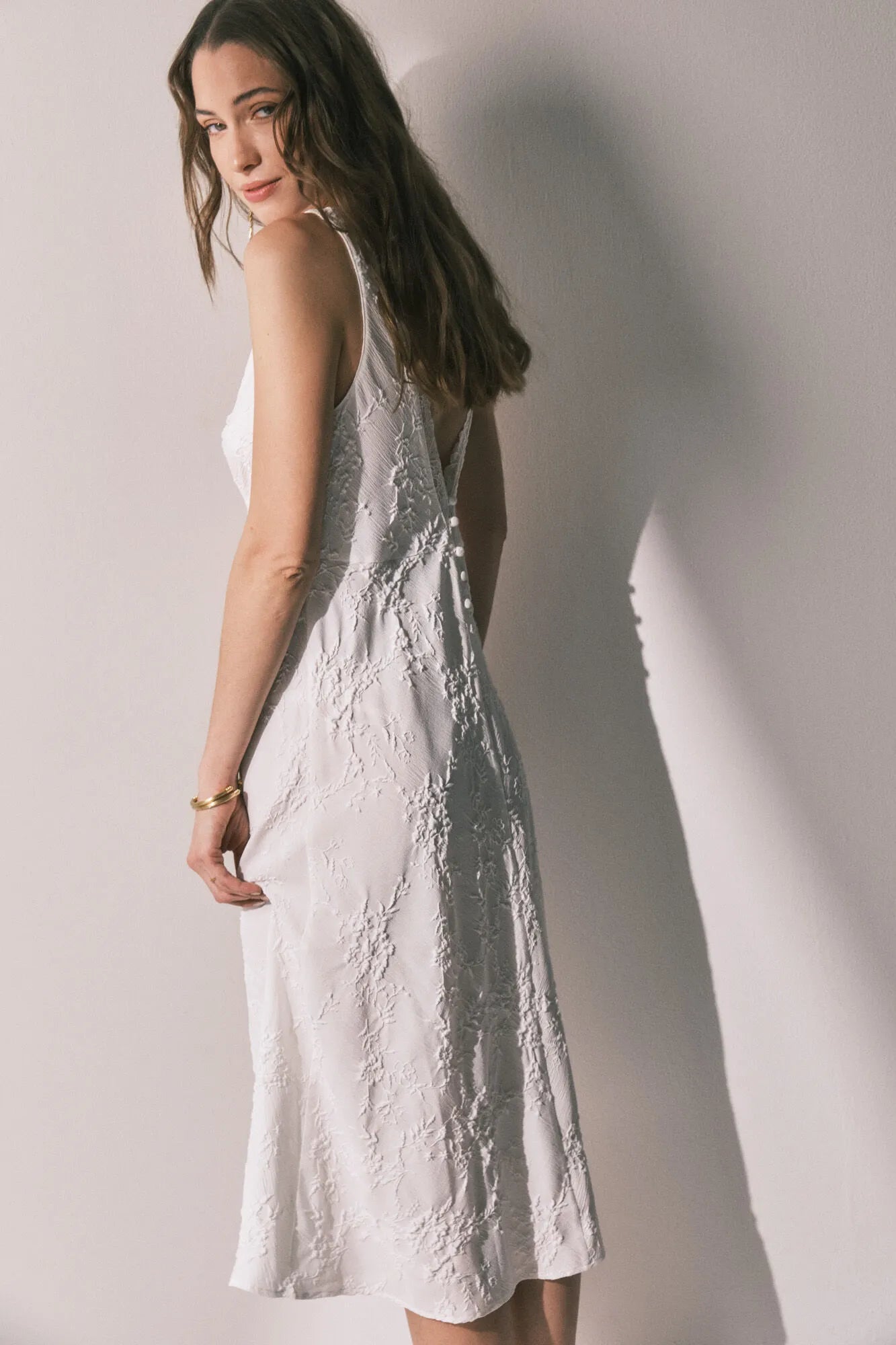 Women Secret_Ivory_Long Satin Jacquard Nightdress in White_3413703_96_07