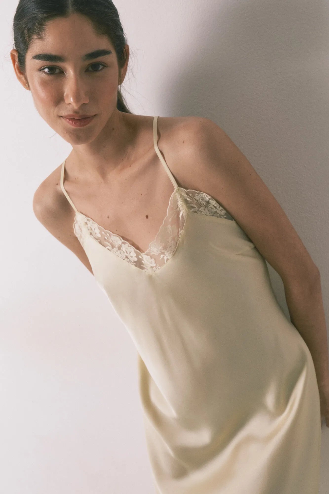 Women Secret_Yellow_Yellow Satin and Lace Short Nightgown_3413706_04_05