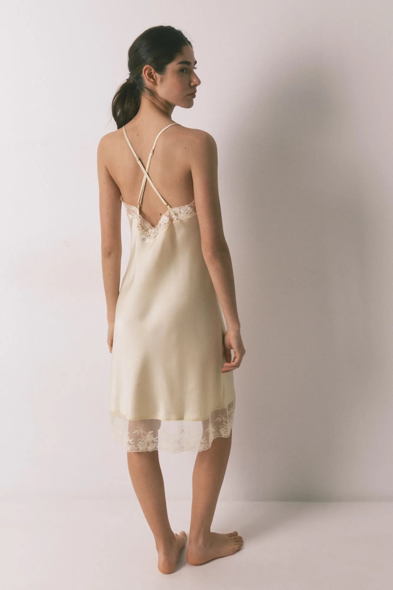 Women Secret_Yellow_Yellow Satin and Lace Short Nightgown_3413706_04_06