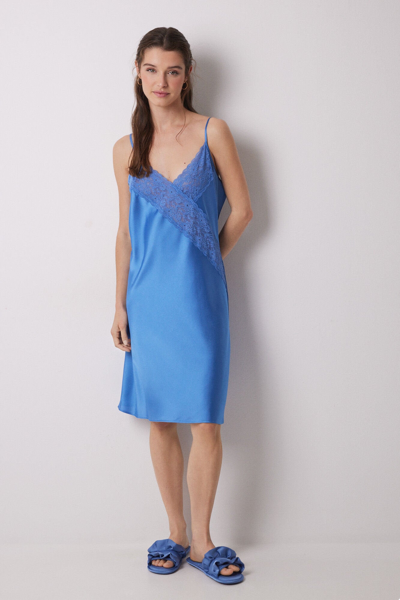 Women Secret_Short Nightgown in Blue Satin and Lace_3419152_19_01
