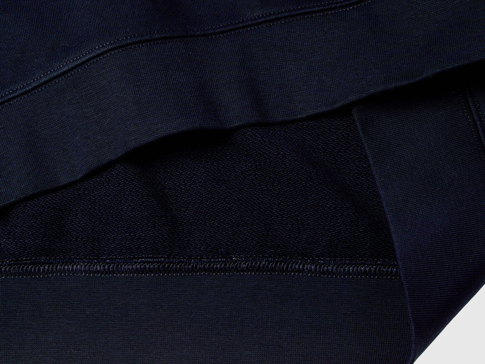 Benetton_Dark Blue_Sweatshirt with Logo Patch_342ZU1093_016_07