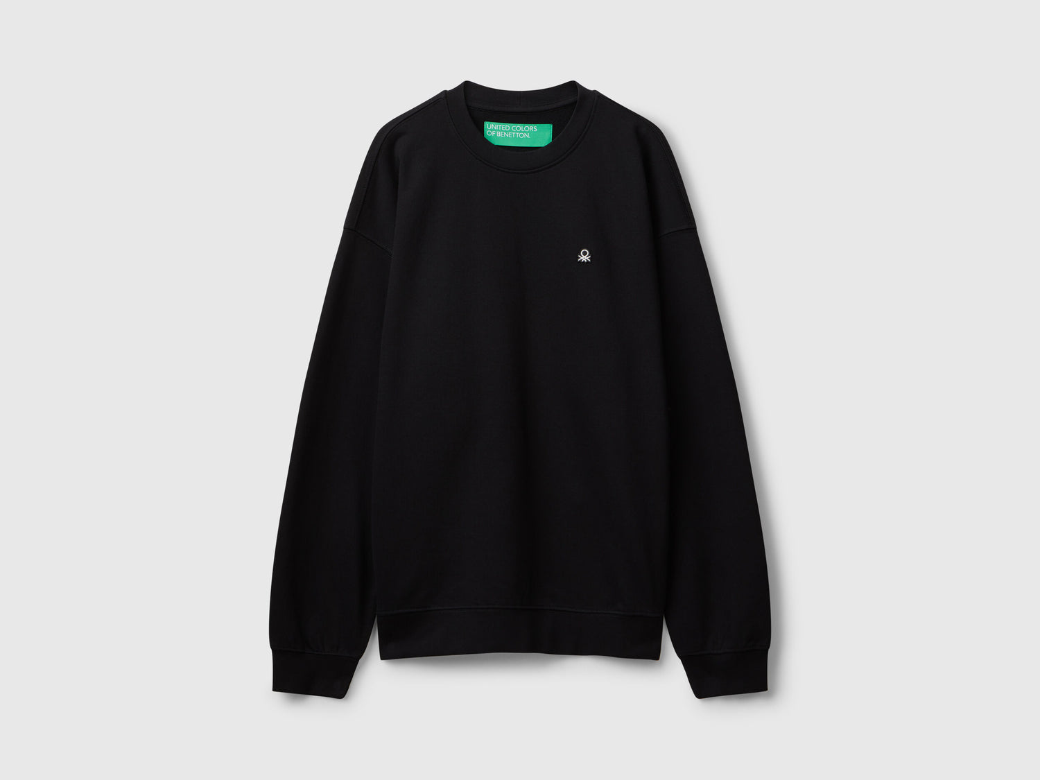 Benetton_Black_Sweatshirt with Logo Patch_342ZU1093_100_05