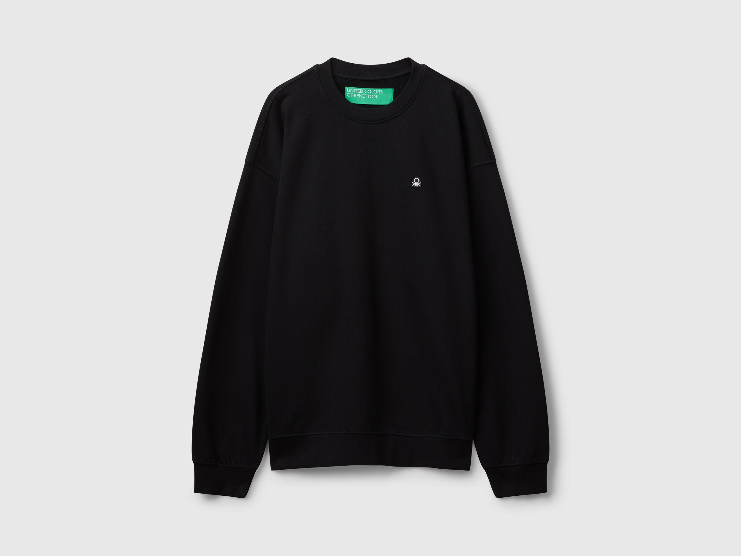 Benetton_Black_Sweatshirt with Logo Patch_342ZU1093_100_05