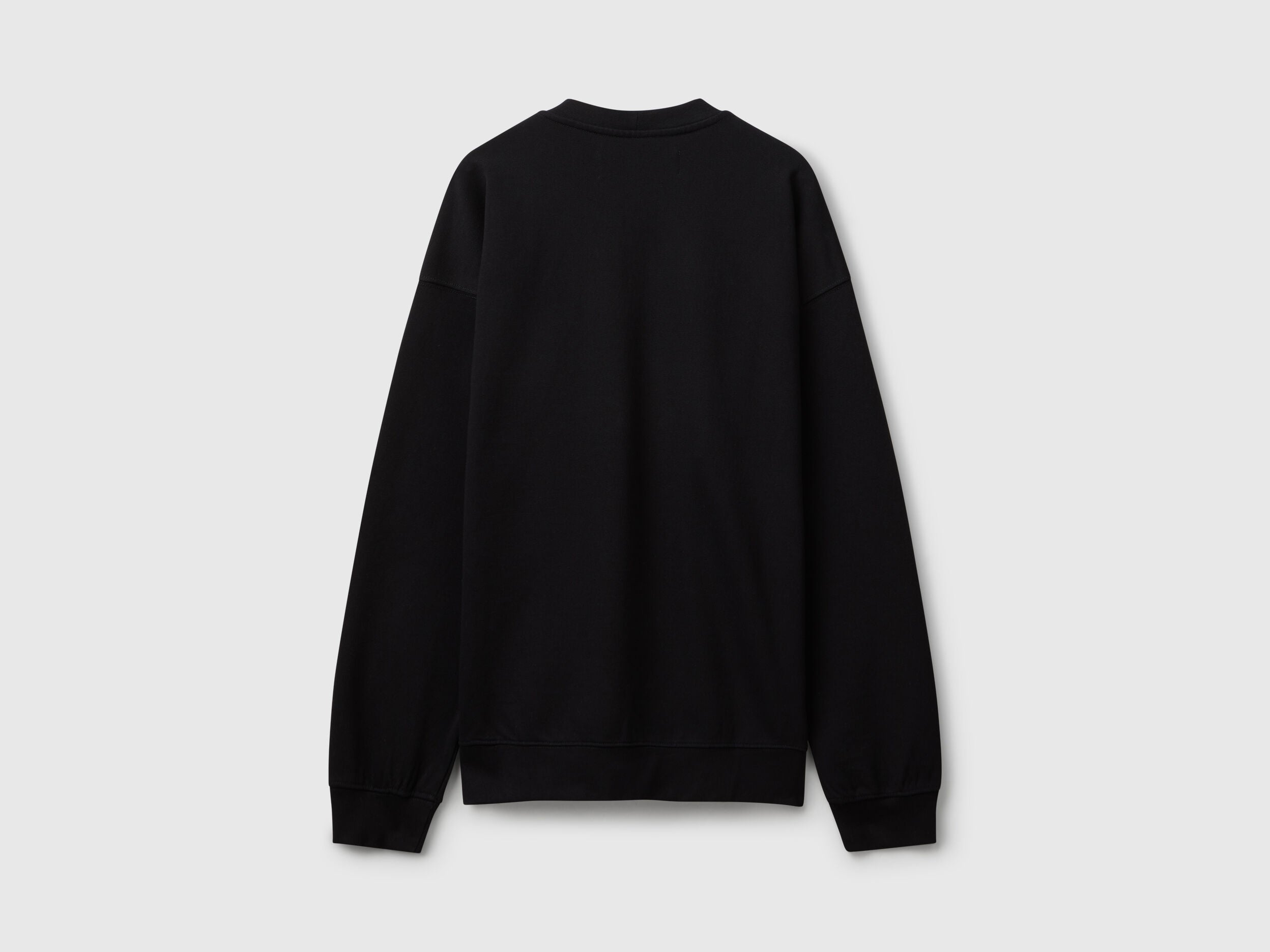 Benetton_Black_Sweatshirt with Logo Patch_342ZU1093_100_06