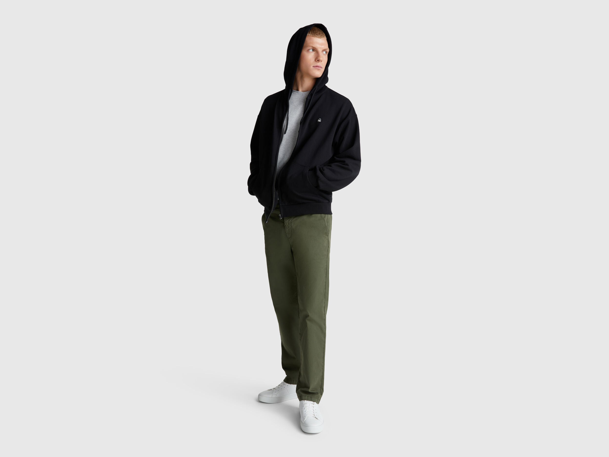 Benetton_Black_Zip-Up Hoodie in Cotton_342ZU500P_100_03