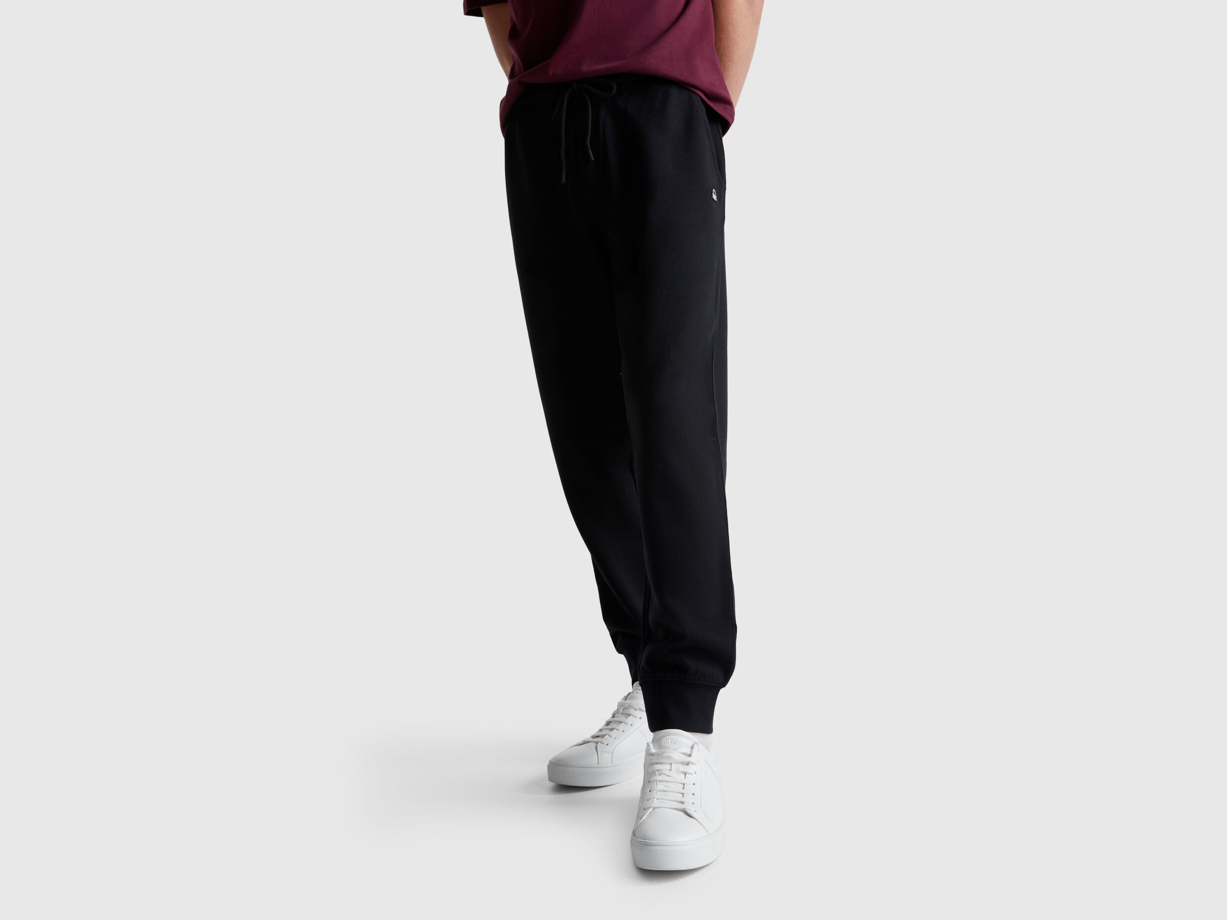 Benetton_Black_Cotton Sweat Joggers_342ZUF01B_100_02
