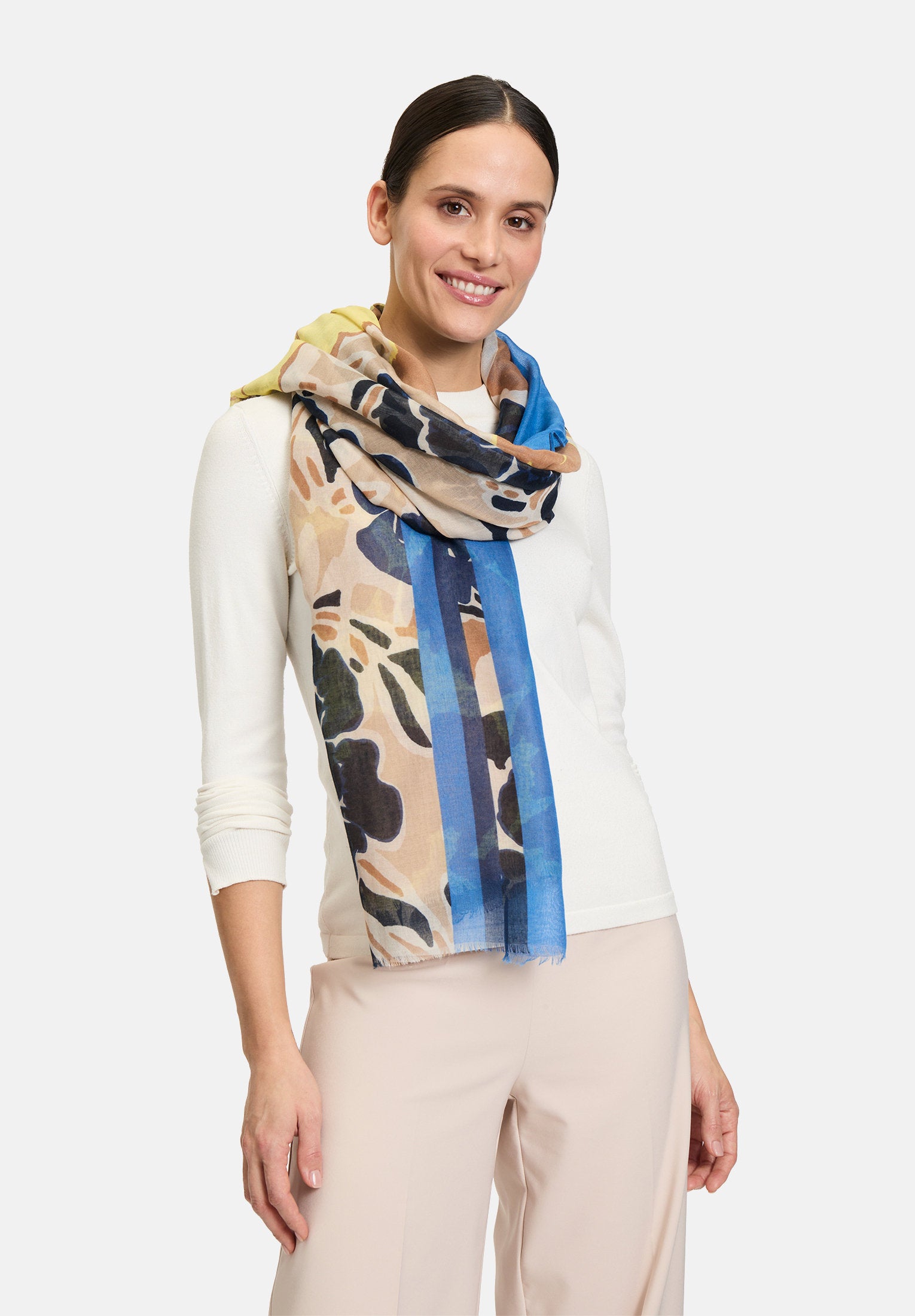 Betty Barclay_Scarf with Floral Print_3433-1189_8820_01
