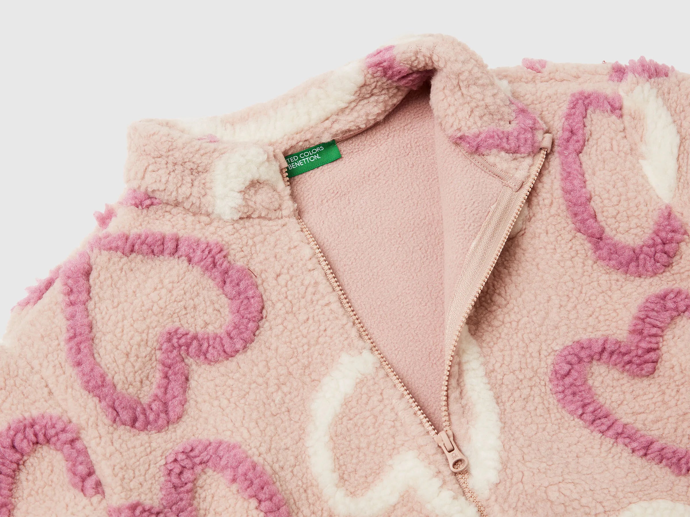 Benetton_Soft Pink_Faux Fur Heart Sweatshirt_345SG5049_70G_03